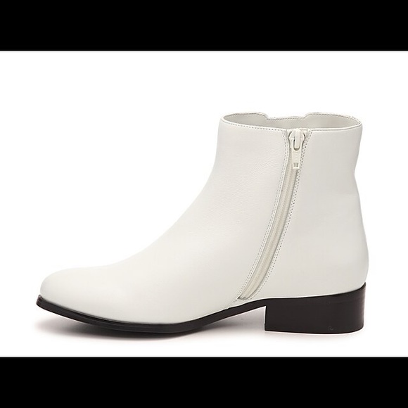 Vaneli Rheta Bootie - Picture 2 of 5